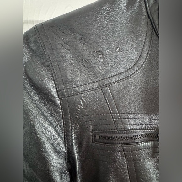Sleek Black Leather Jacket for Women - Picture 2 of 7